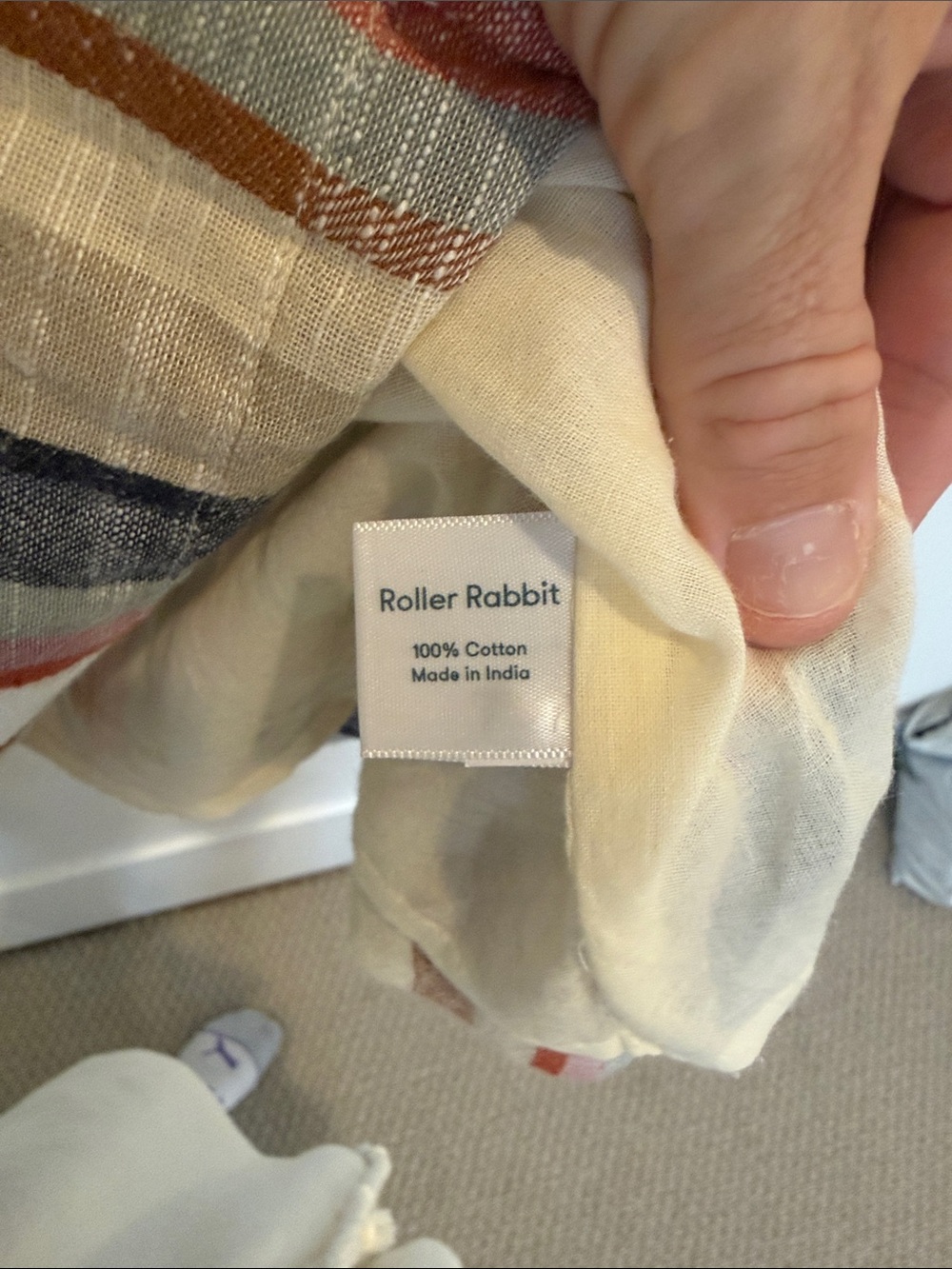 Label on textile - Picture 3 of 5